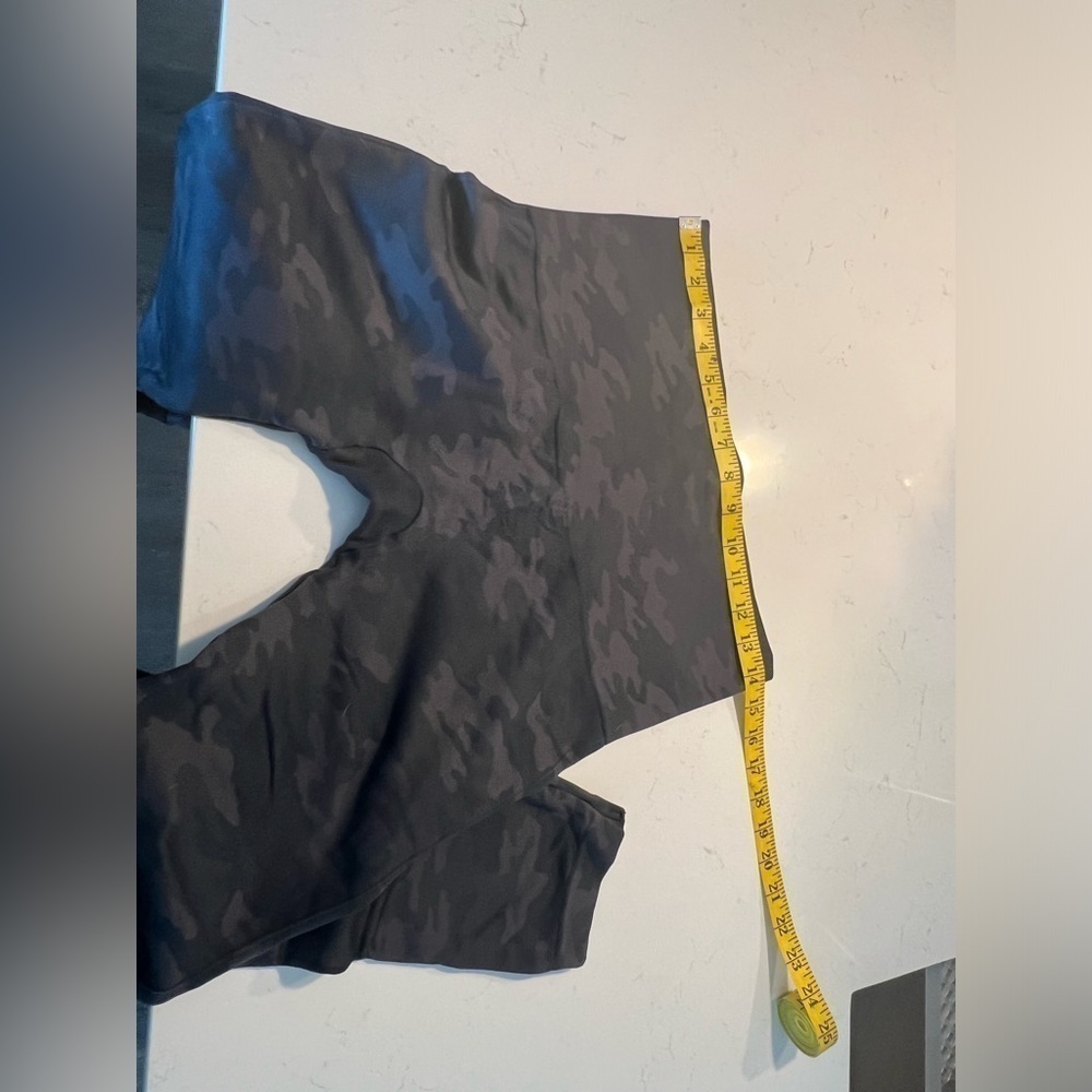 Spanx Cropped Look at Me Now Black Camo Leggings size 1X - Picture 13 of 14